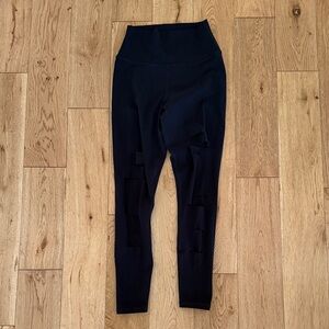 Alo Yoga High-Waist Ripped Warrior Leggings in black size XS